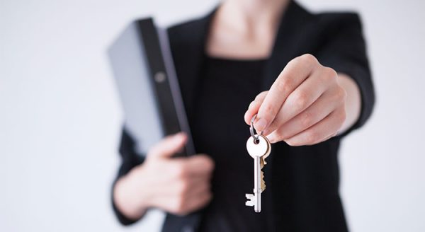 5 Reasons to Hire a Real Estate Professional When Buying or Selling! | MyKCM